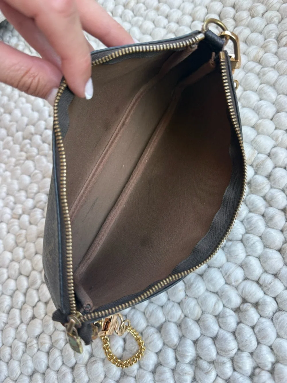 Louis Vuitton Monogram Pochette Accessoires Shoulder Bag - Brown - Picture 4 of 9